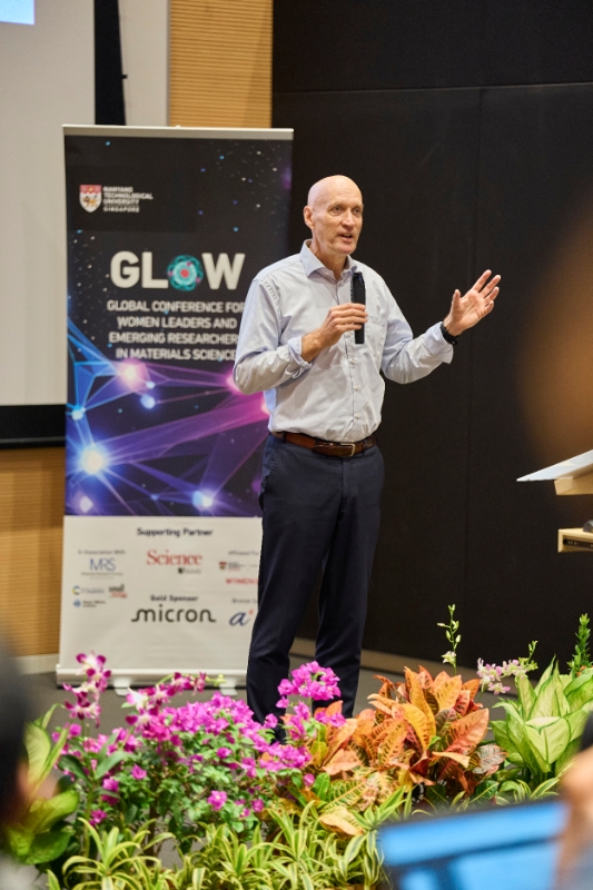 GLOW2025 (12).jpg